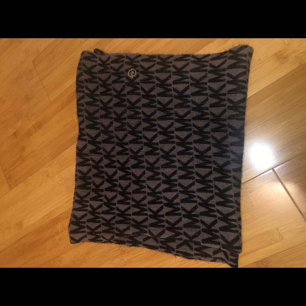 Michael Kors infinity scarf - Picture 1 of 5